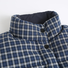 羽绒服-。女装👚Mium双面穿羽绒服 格纹面面料选择: 运用全棉梭织织造工艺,经纬纱线紧密交织,织造出规整的格纹肌理,格 羽绒服-。女装👚Mium双面穿羽绒服 格纹面面料选择: 运用全棉梭织织造工艺,经纬纱线紧密交织,织造出规整的格纹肌理,格