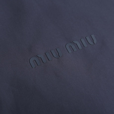 羽绒服-。女装👚Mium双面穿羽绒服 格纹面面料选择: 运用全棉梭织织造工艺,经纬纱线紧密交织,织造出规整的格纹肌理,格 羽绒服-。女装👚Mium双面穿羽绒服 格纹面面料选择: 运用全棉梭织织造工艺,经纬纱线紧密交织,织造出规整的格纹肌理,格