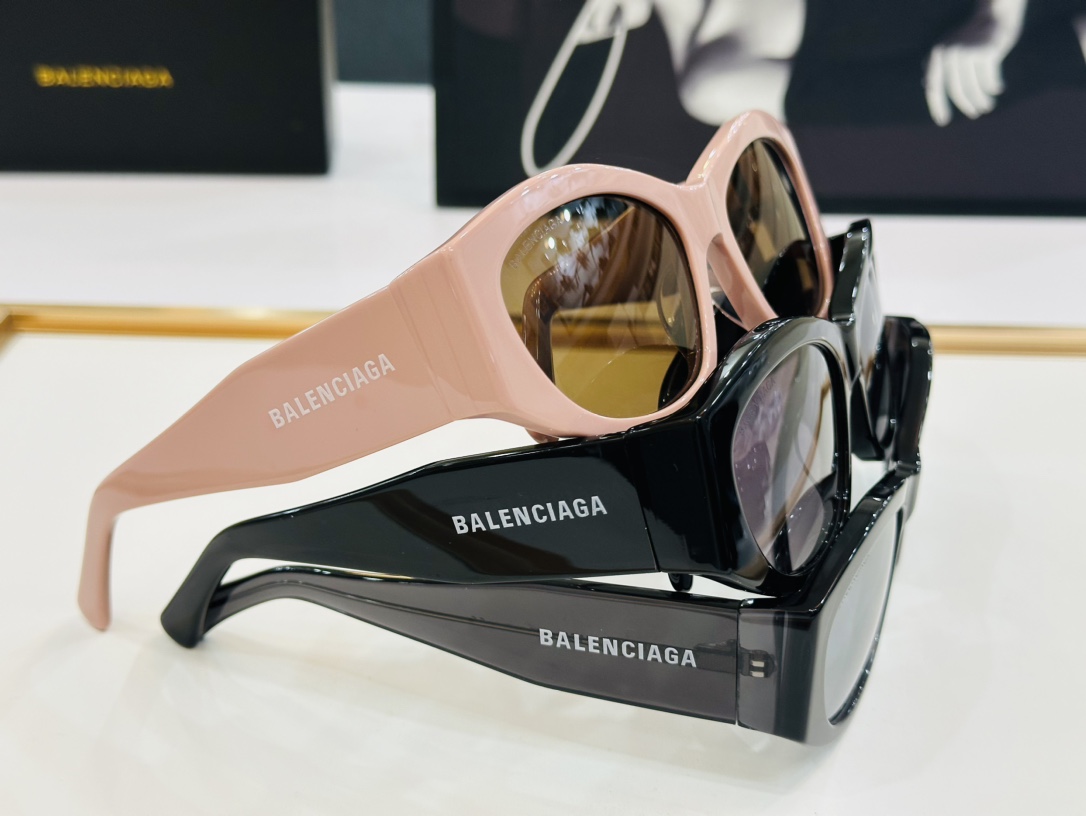 BALENCIAGA巴黎世家BB0329SSize56口18-135版型很特别的设计让人一眼爱上超级百搭