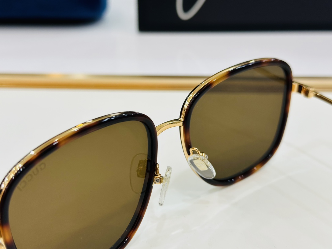 GUCC* 古家 GG1613 🐝🐝系列 Size：57口18-145  🍁🍁 K超绝品质太阳镜 。