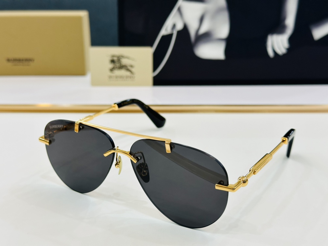 新款 BURBERR*🔻巴家 BE3151 百搭镜架Size：62口12-142 高品质 到货 🌲🌲🌲b