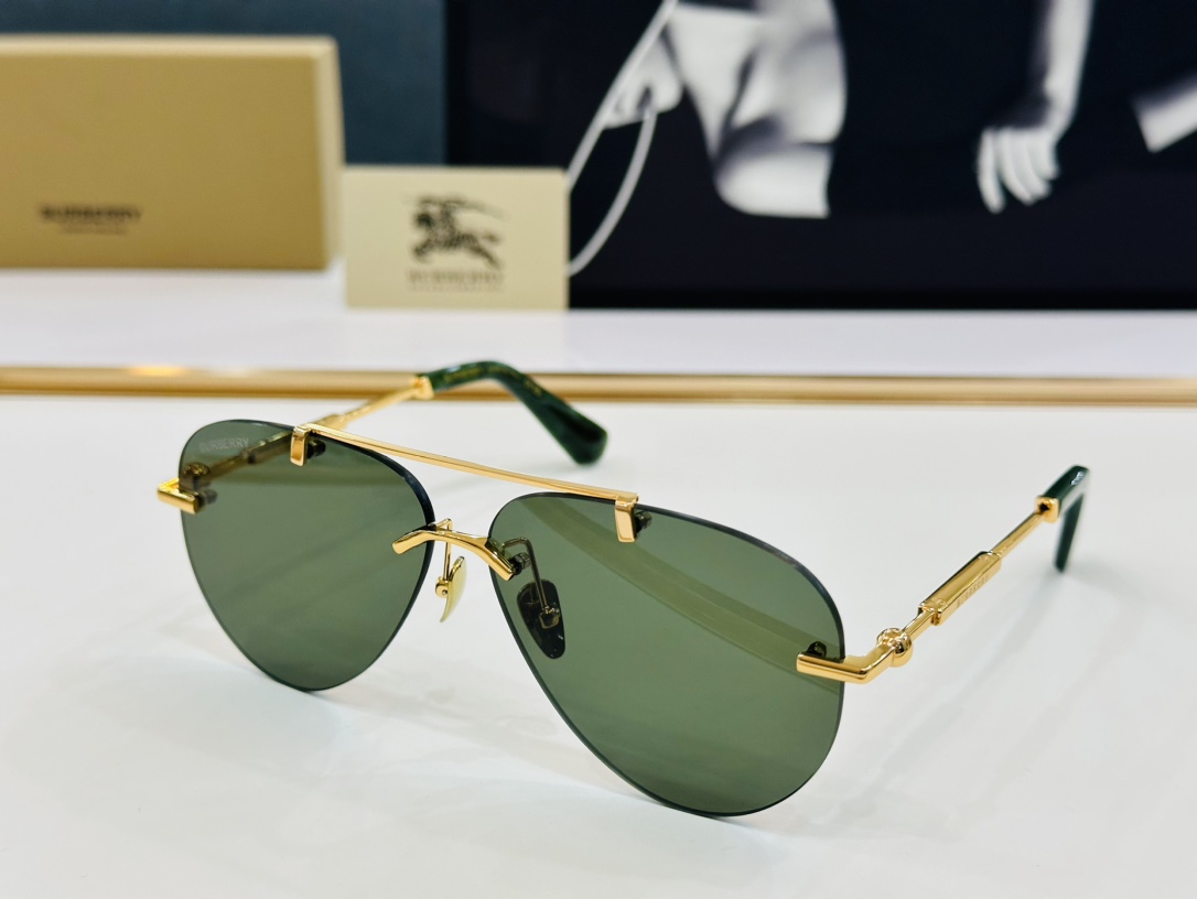 新款 BURBERR*🔻巴家 BE3151 百搭镜架Size：62口12-142 高品质 到货 🌲🌲🌲b