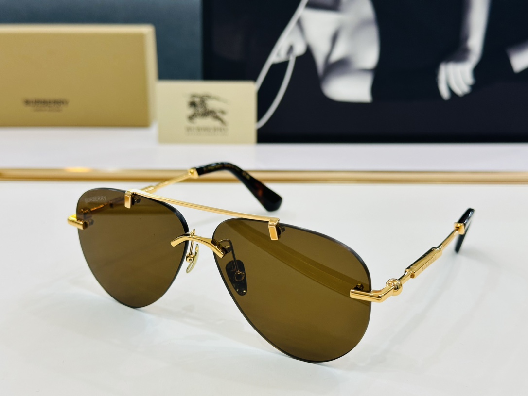 新款 BURBERR*🔻巴家 BE3151 百搭镜架Size：62口12-142 高品质 到货 🌲🌲🌲b