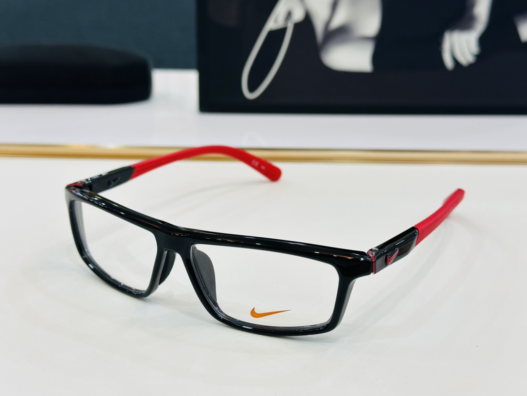 NIKE 7085 Size: 55 13-145 men — Glasses-y sports and leisure, light shelf