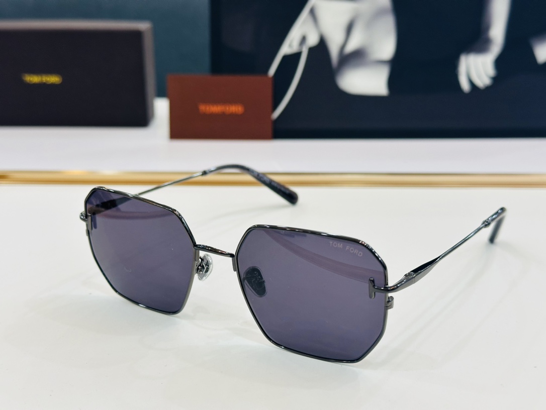 NO:266808,Model TOM FORD Tom's MODEL: FT0967 Size56 18-140 Fashion trend C sunglasses Glasses Sunglasses Sunglasses, glasses, tom ford19860909款 TOM FORD汤姆家 MODEL:FT0967 Size56口18-140 时尚潮流 C太阳镜 眼镜墨镜太阳镜,眼镜,tom ford,glasses