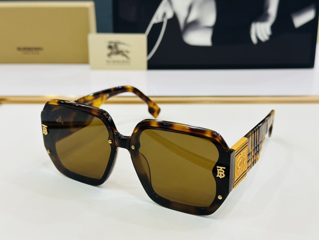 高品质BURBERR*巴家BE6102Size68口11-145女款太阳眼镜[得意[愉快]K意大利进口材