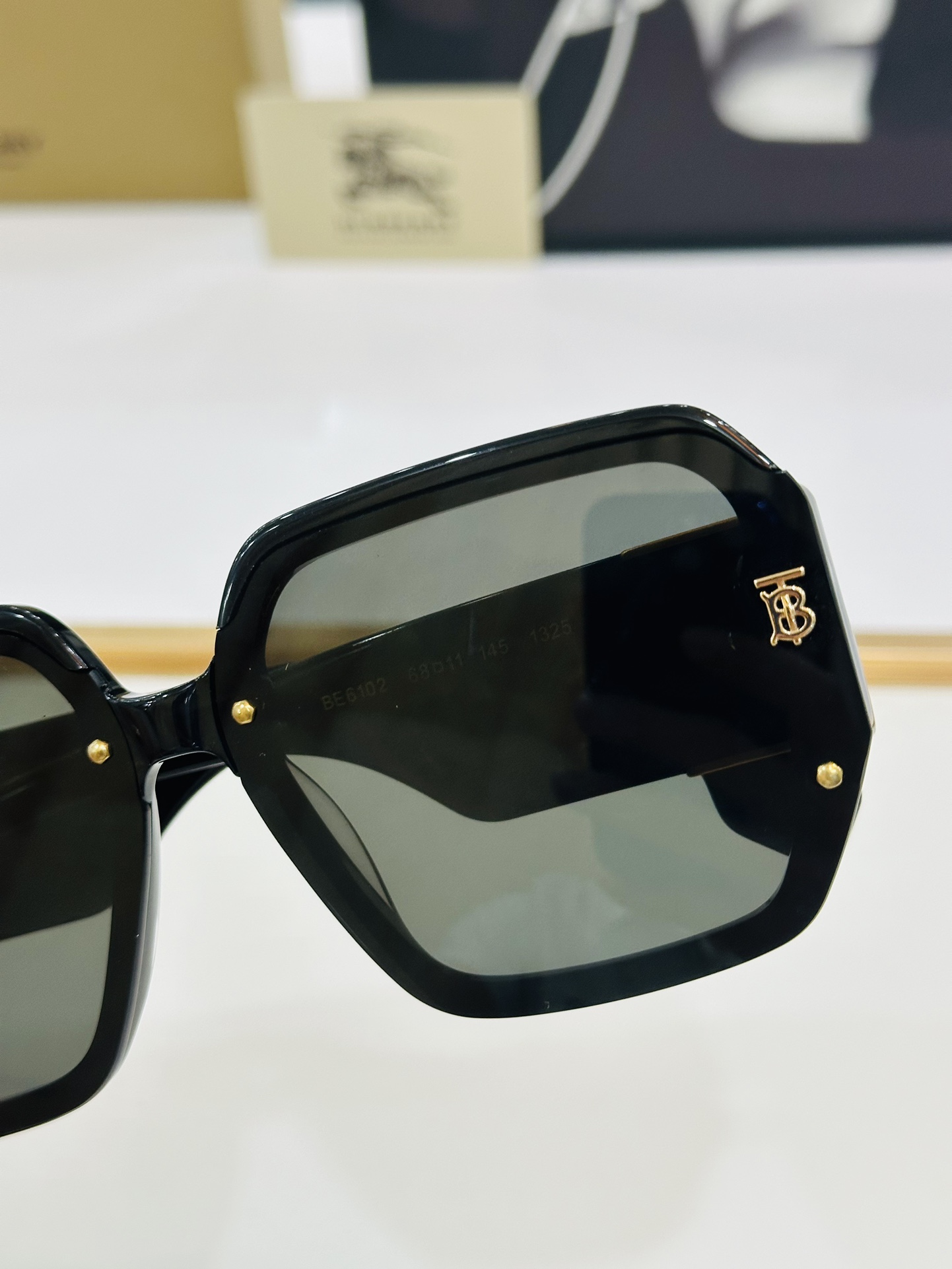 高品质BURBERR*巴家BE6102Size68口11-145女款太阳眼镜[得意[愉快]K意大利进口材