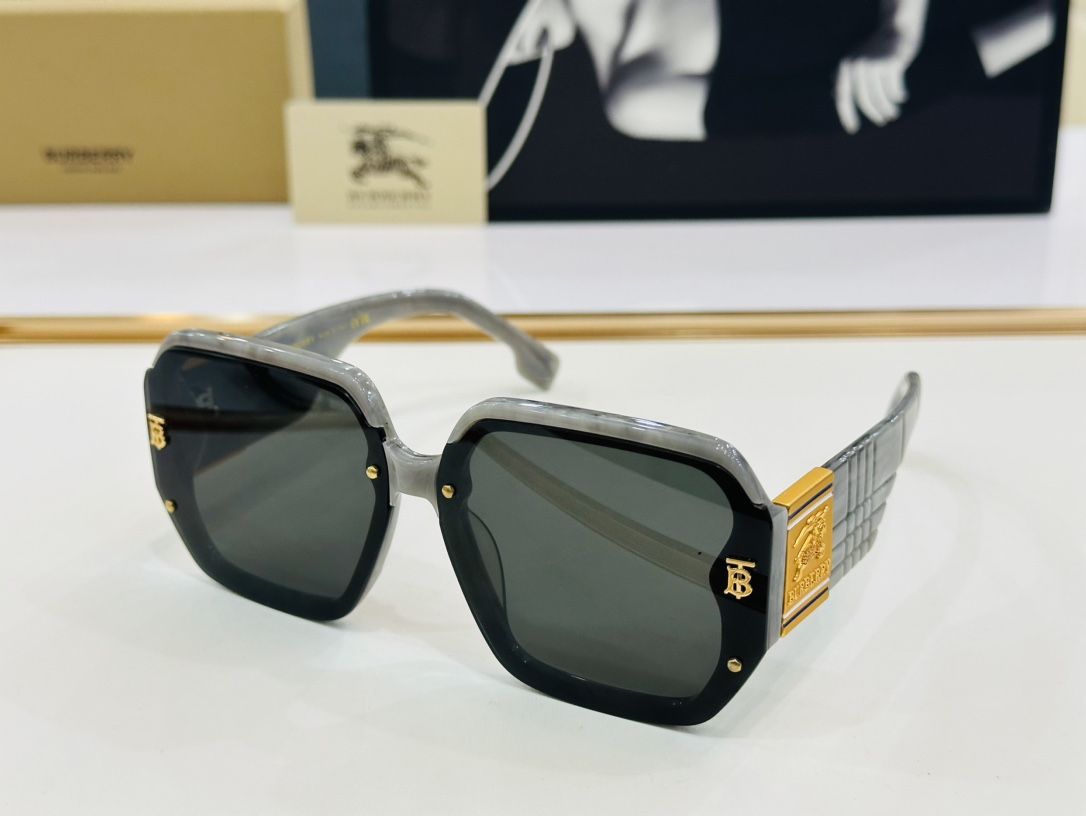 高品质BURBERR*巴家BE6102Size68口11-145女款太阳眼镜[得意[愉快]K意大利进口材