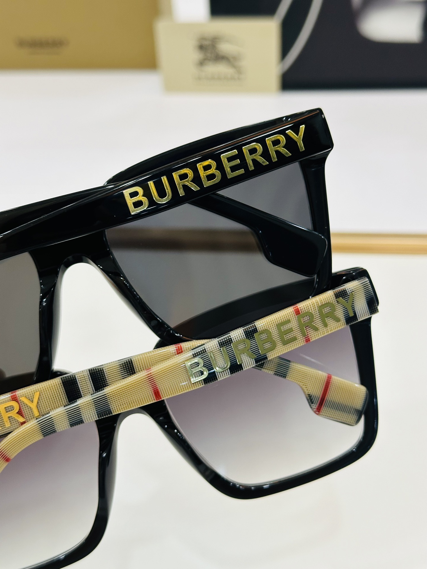 高品质BURBERR*巴家BE4411Size57口19-145女款太阳眼镜[得意[愉快]K意大利进口材