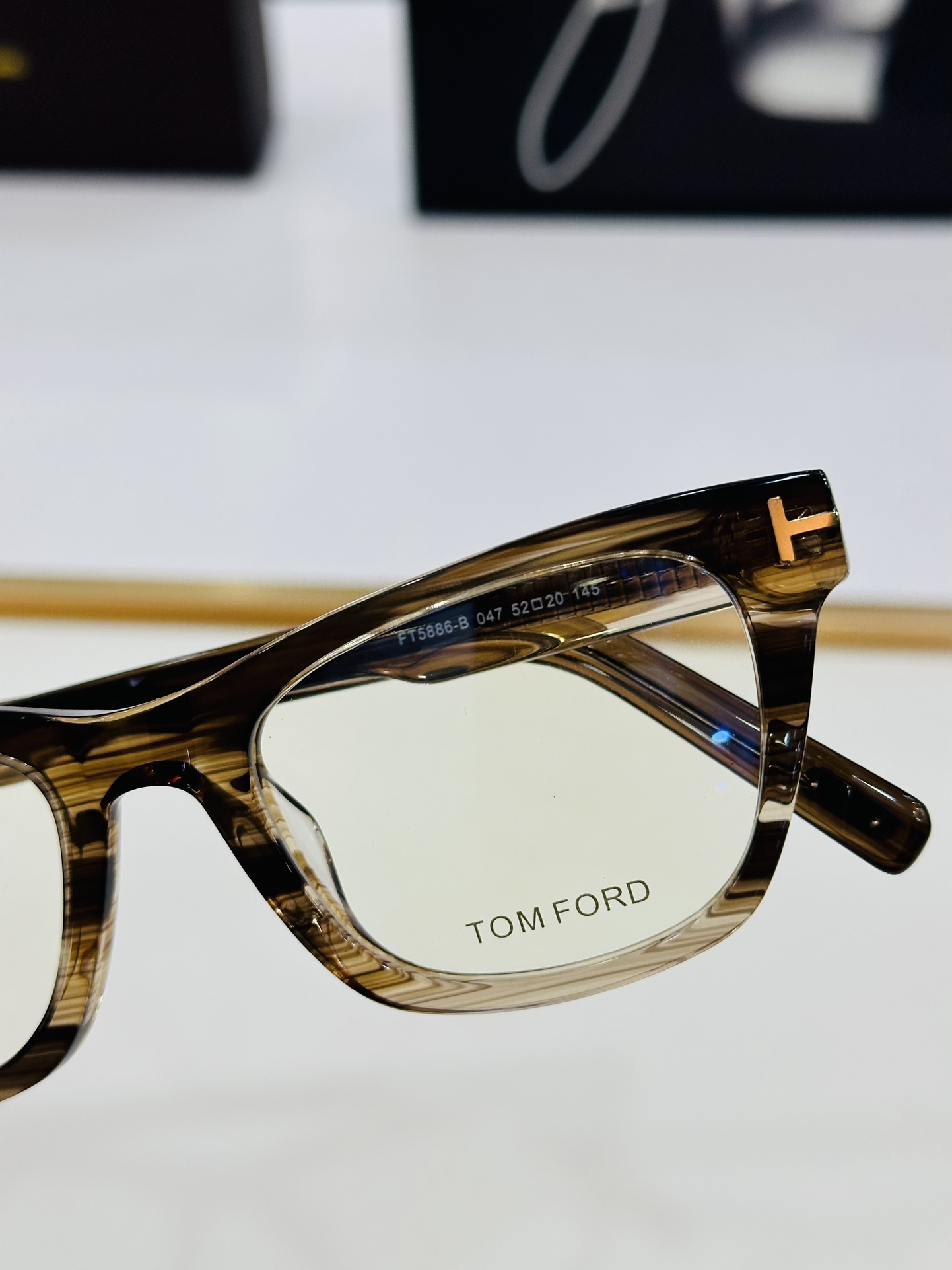 款TOMFORD汤姆家MODEL:FT5886-Bsize52口20-145L时尚潮流板材框