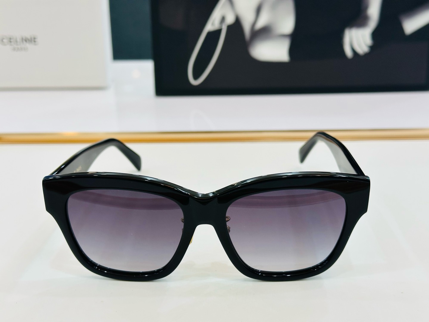 【CELINE】赛琳 CL40253F Size：55口18-140 一直热销的款式，欧美风 光泽度好 