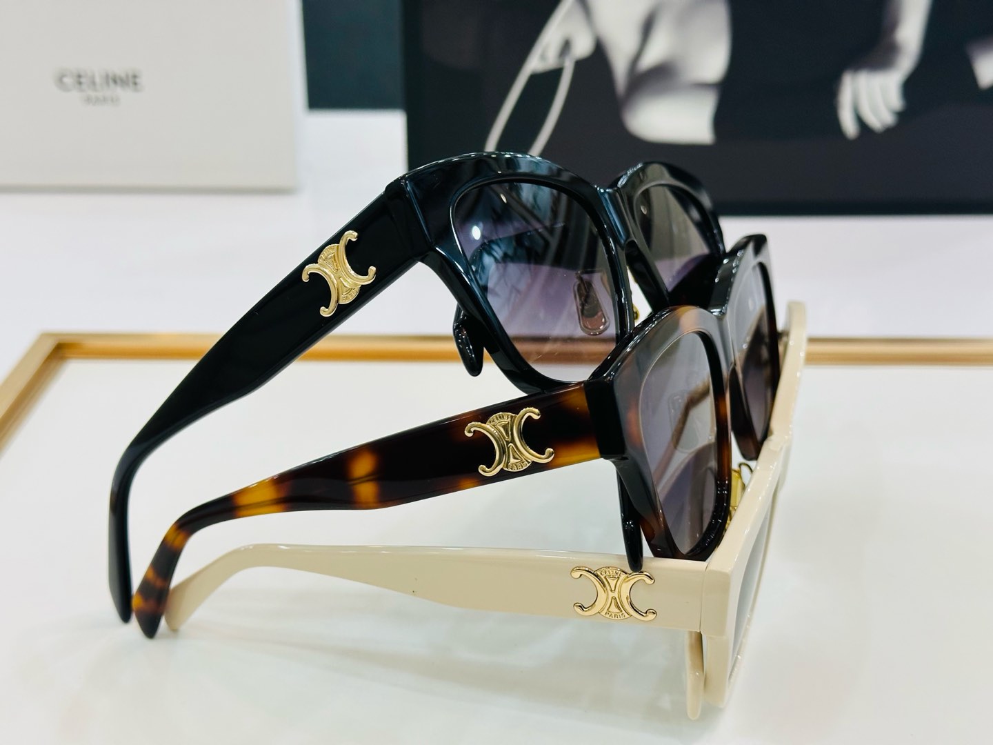 【CELINE】赛琳 CL40253F Size：55口18-140 一直热销的款式，欧美风 光泽度好 