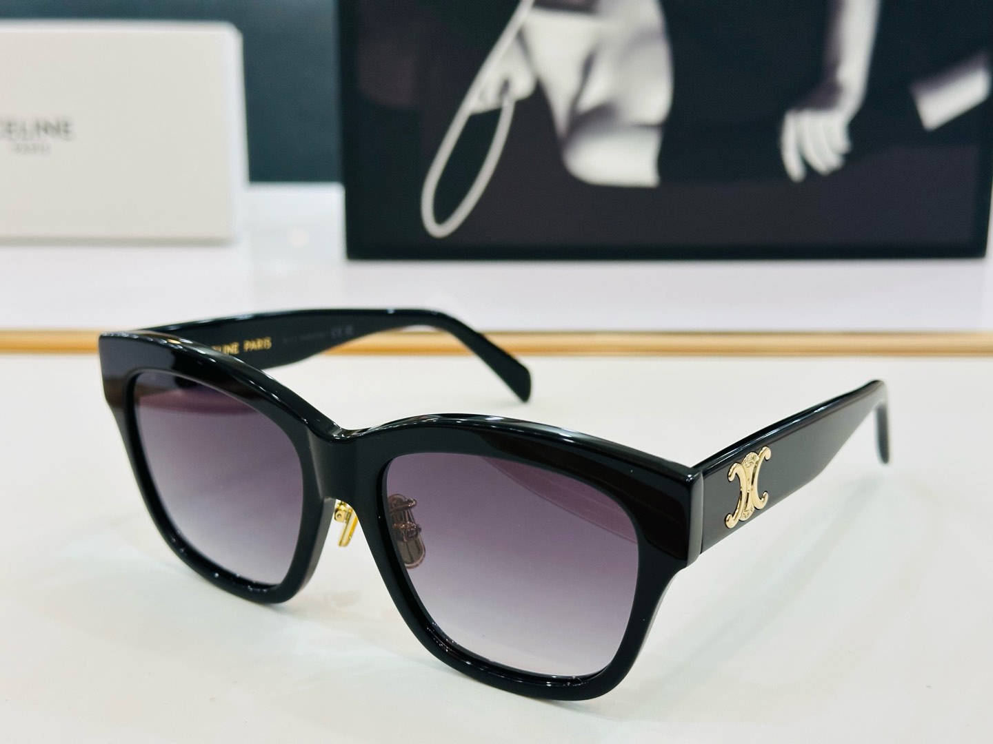 【CELINE】赛琳 CL40253F Size：55口18-140 一直热销的款式，欧美风 光泽度好 
