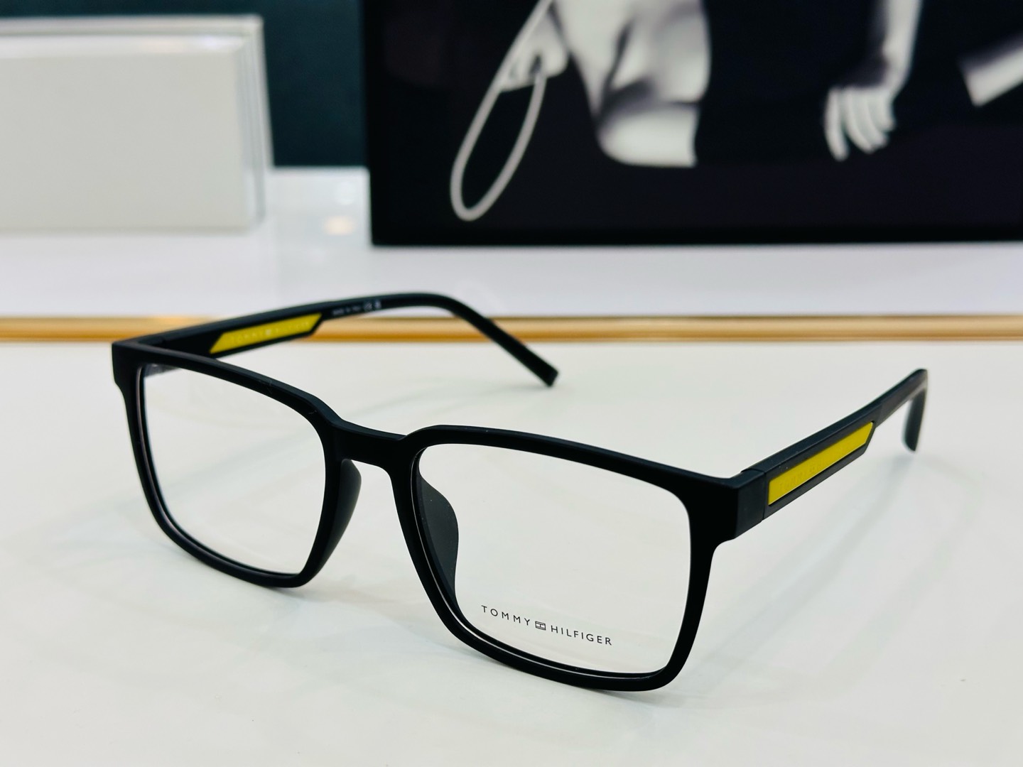 官网同步发售TOMMY HILFIGER 板材框 TH2088  SIZE：55口19-145 Z简单大