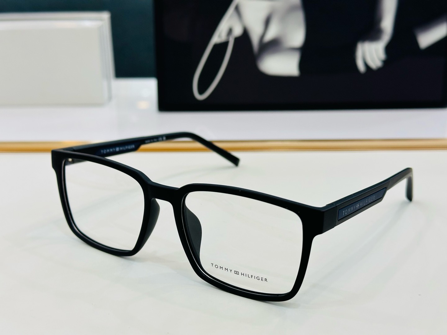 官网同步发售TOMMY HILFIGER 板材框 TH2088  SIZE：55口19-145 Z简单大