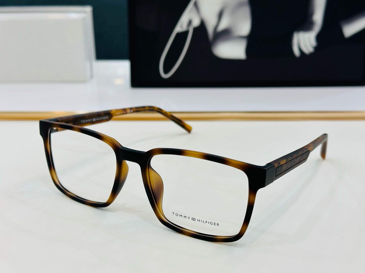 官网同步发售TOMMY HILFIGER 板材框 TH2088  SIZE：55口19-145 Z简单大