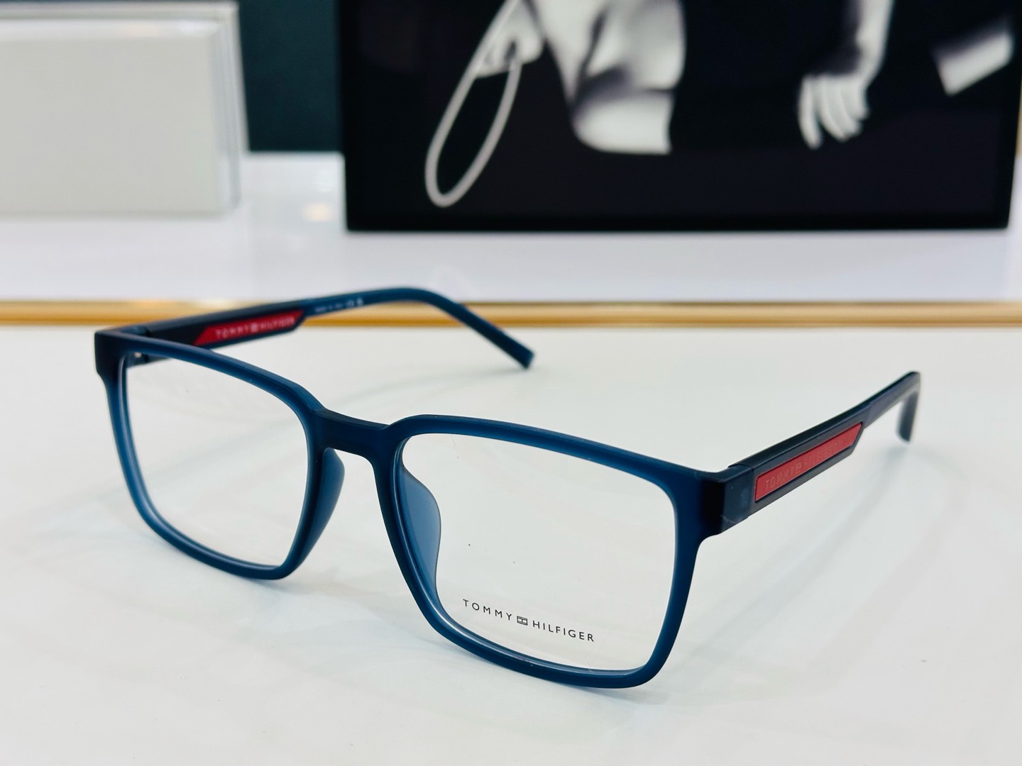 官网同步发售TOMMY HILFIGER 板材框 TH2088  SIZE：55口19-145 Z简单大