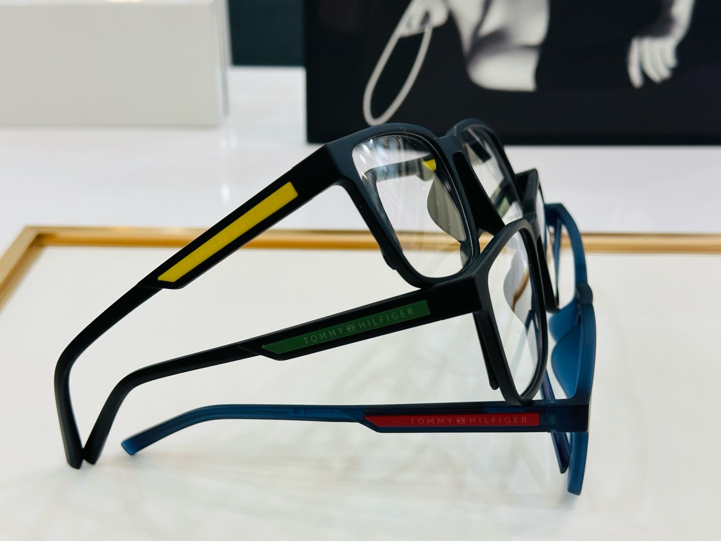 官网同步发售TOMMY HILFIGER 板材框 TH2088  SIZE：55口19-145 Z简单大
