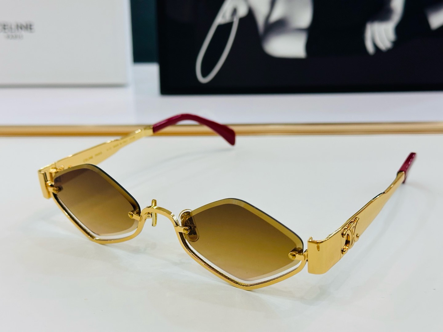 【CELINE】赛琳 CL42117U Size：53口23-145    一直热销的款式 欧美风 b光