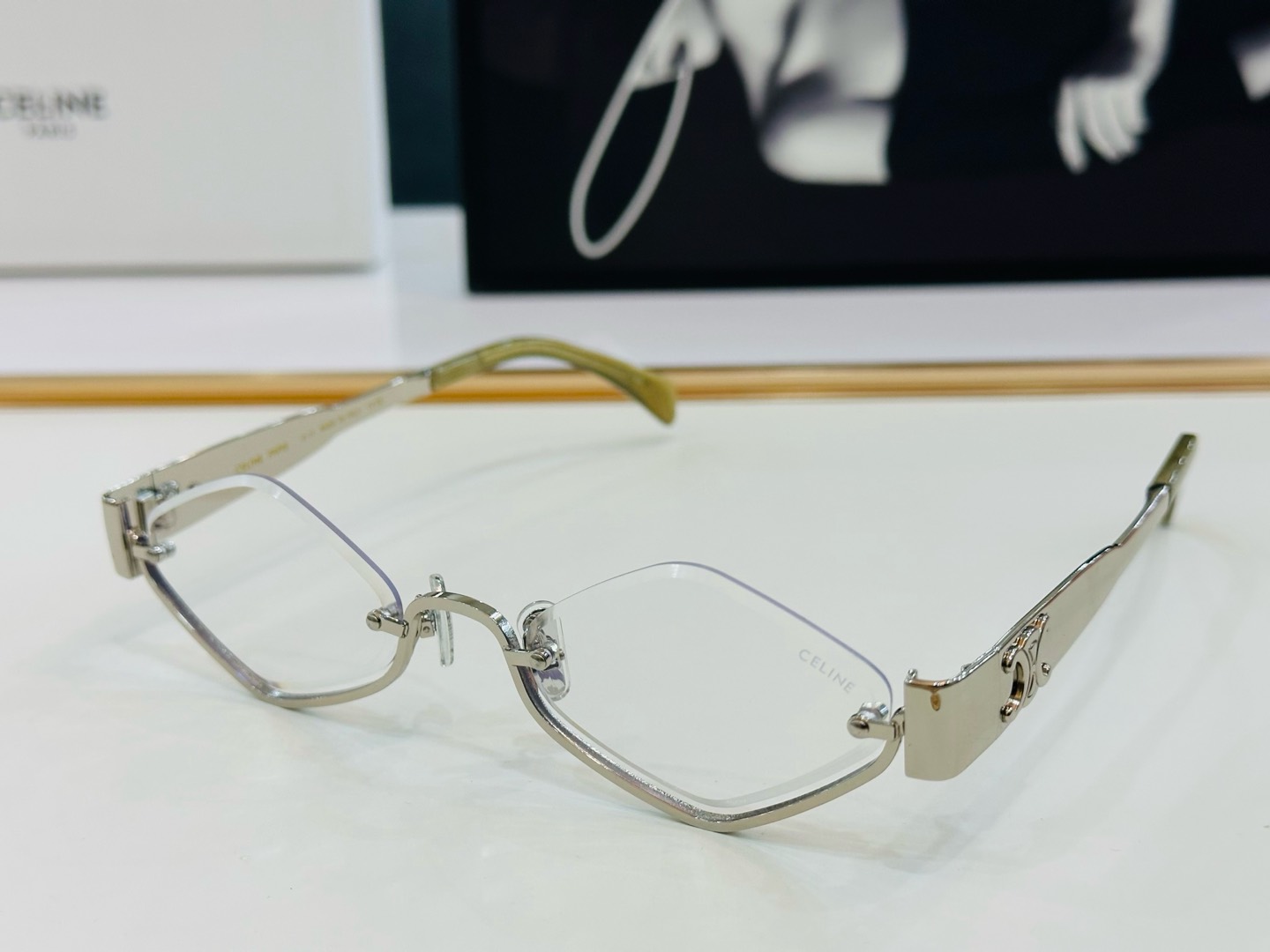 【CELINE】赛琳 CL42117U Size：53口23-145    一直热销的款式 欧美风 b光