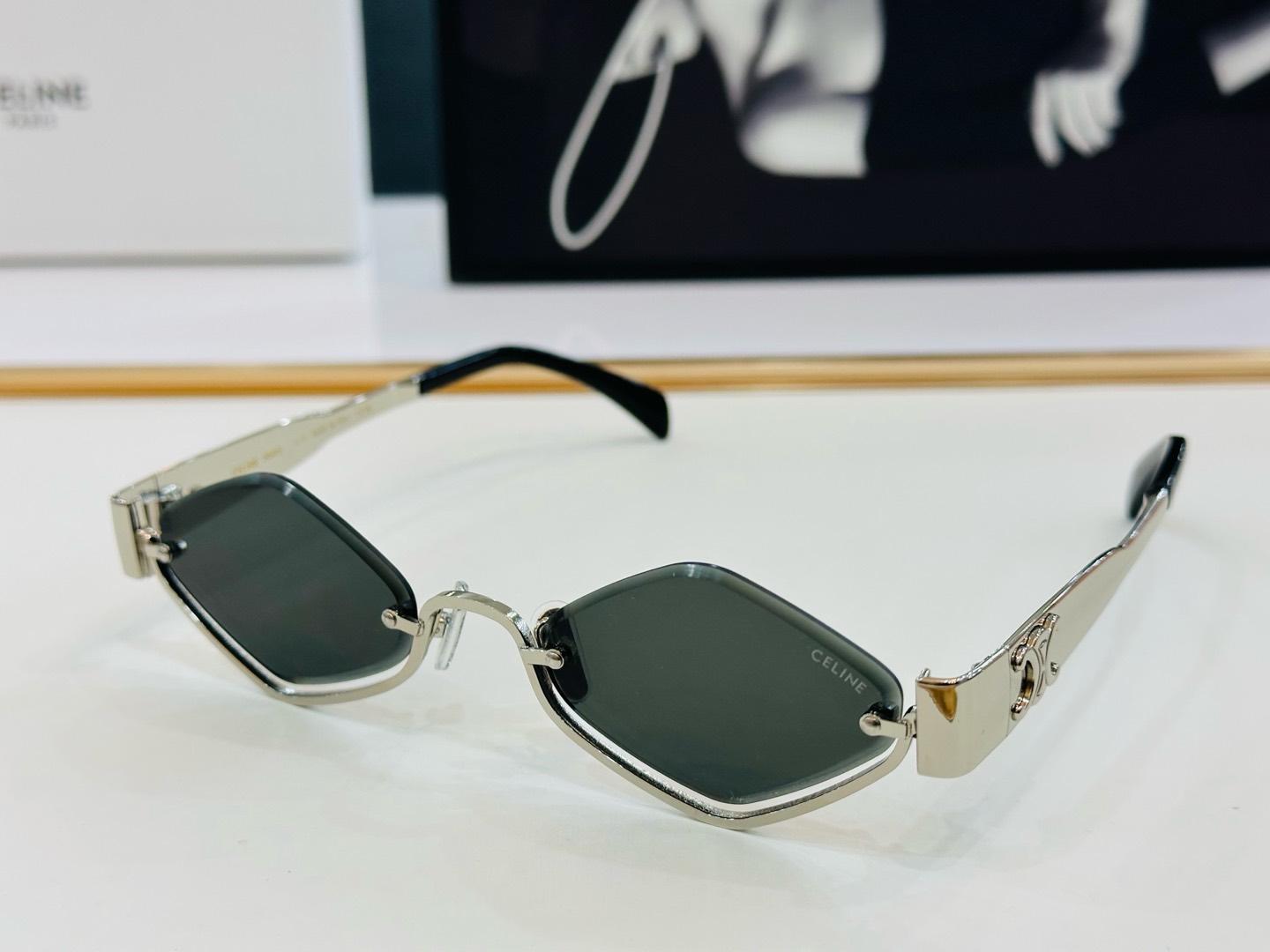 【CELINE】赛琳 CL42117U Size：53口23-145    一直热销的款式 欧美风 b光