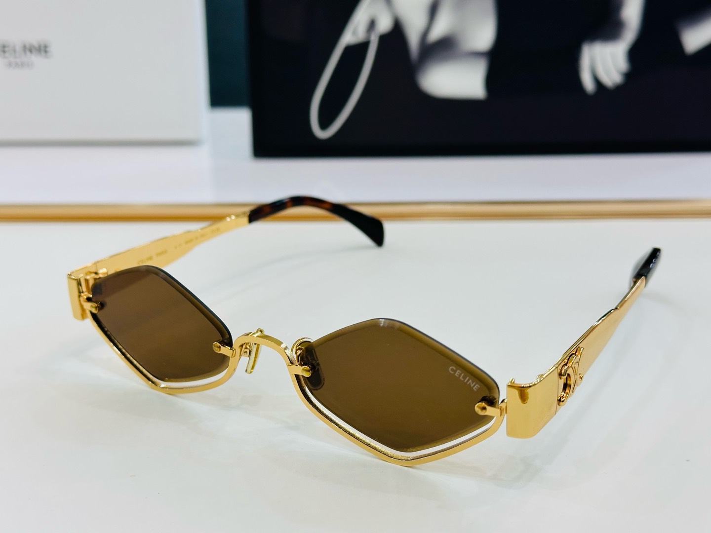 【CELINE】赛琳 CL42117U Size：53口23-145    一直热销的款式 欧美风 b光