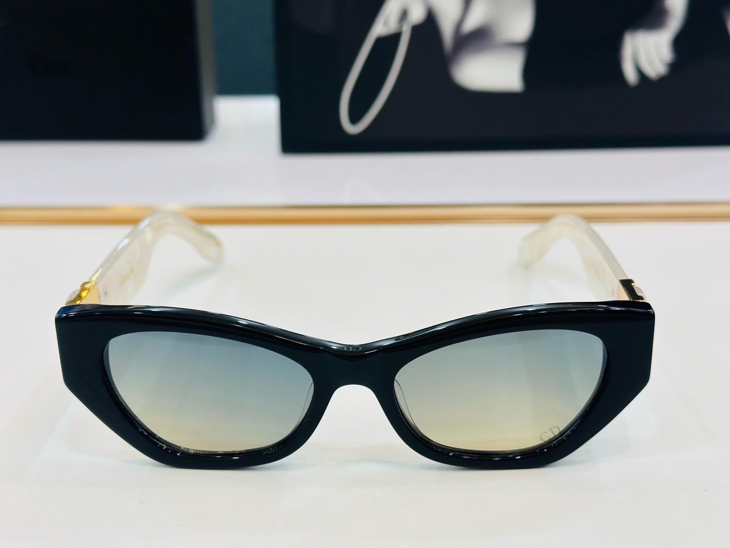 🔻🔻🔻DIO* 迪家 CDICON B1 Size：54口18-145  春夏款墨镜 😎🔆。。搭配镜腿精