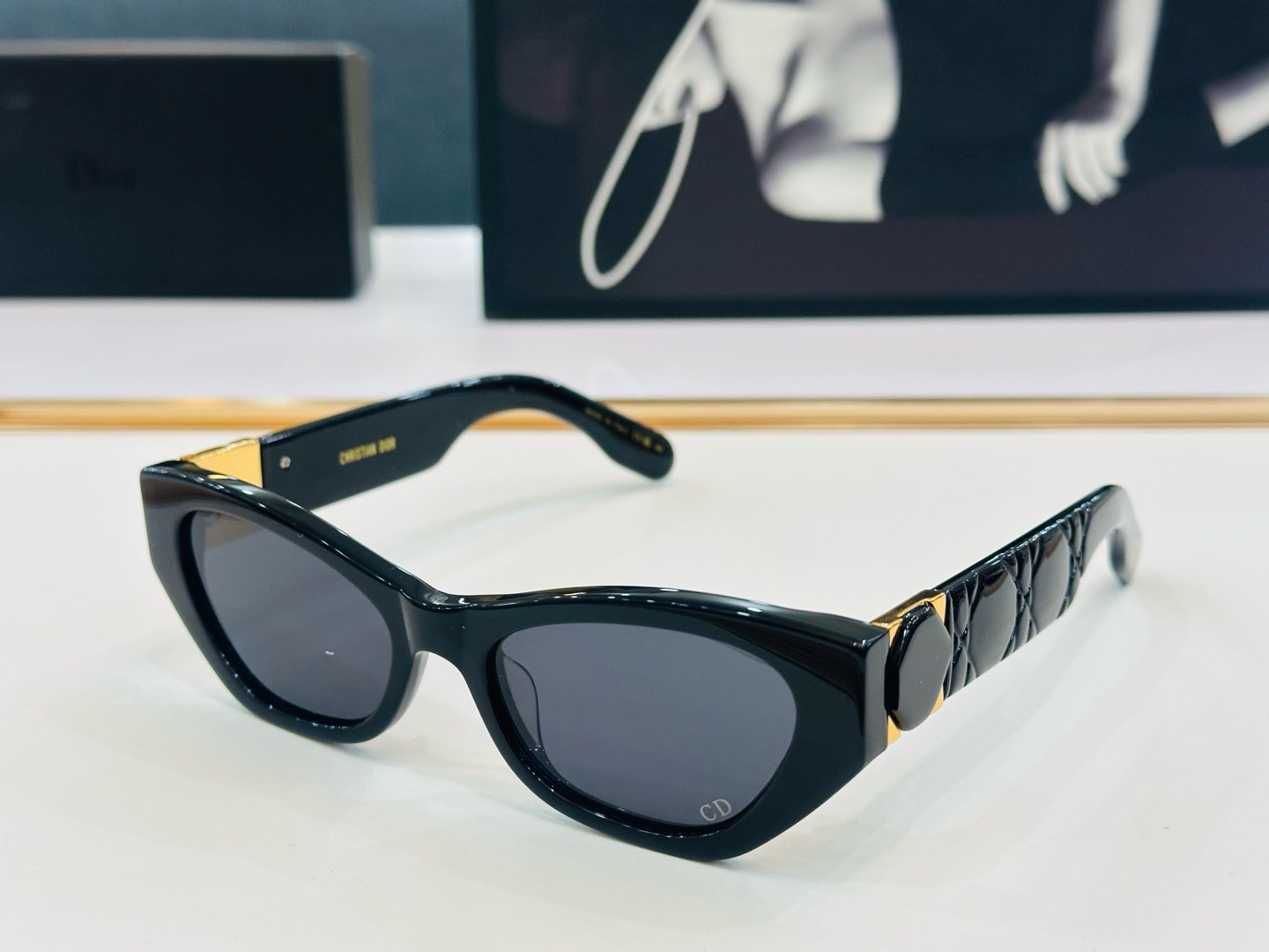 🔻🔻🔻DIO* 迪家 CDICON B1 Size：54口18-145  春夏款墨镜 😎🔆。。搭配镜腿精