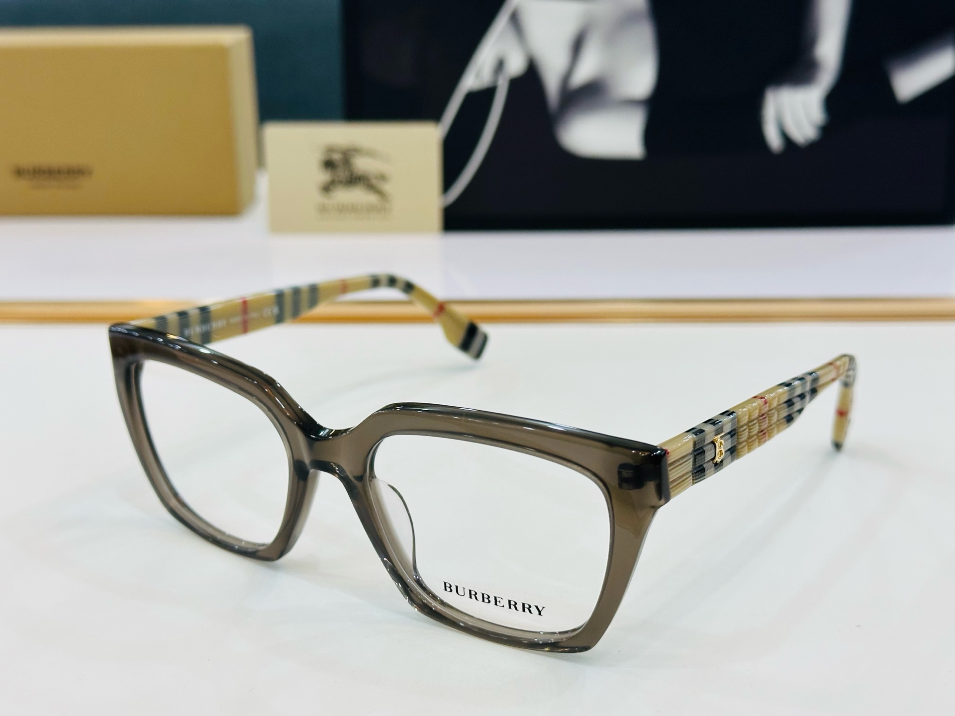 新款 BURBERR*🔻巴家 BE2471  百搭镜架Size：53口19-145 高品质 到货 🌲🌲🌲