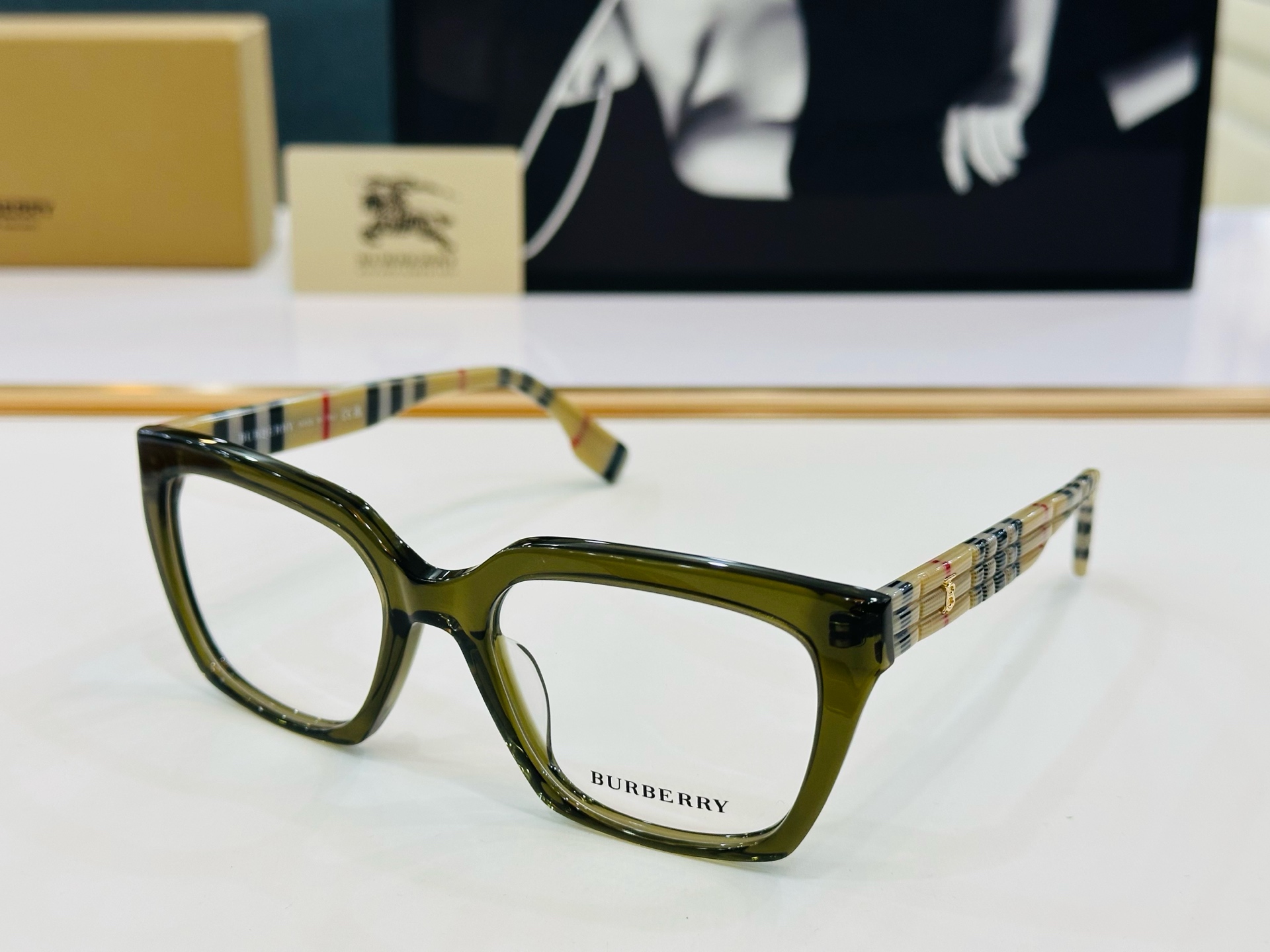 新款 BURBERR*🔻巴家 BE2471  百搭镜架Size：53口19-145 高品质 到货 🌲🌲🌲