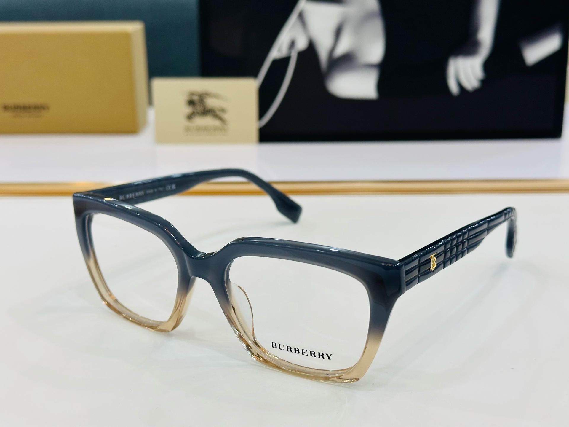 新款 BURBERR*🔻巴家 BE2471  百搭镜架Size：53口19-145 高品质 到货 🌲🌲🌲