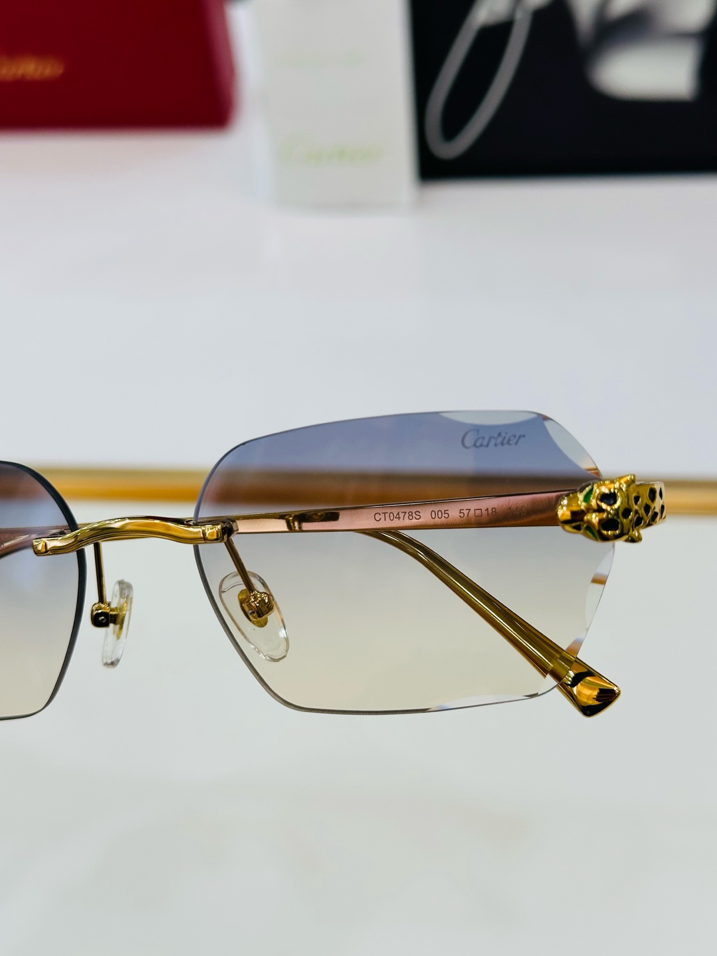 新款 Cartier 卡家 MODEL CT0478S Size：57口18-140 高品质 品牌标志性
