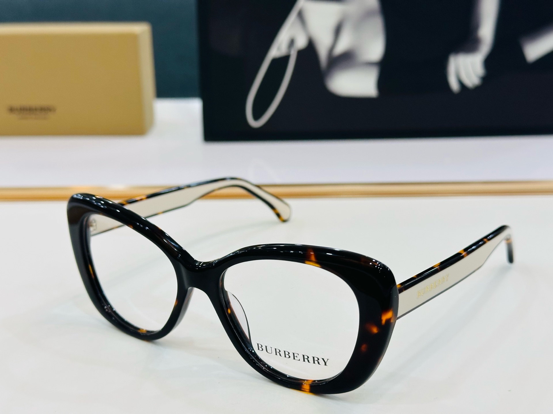 新款 BURBERR*🔻巴家 BE2473 百搭镜架Size：54口18-145 高品质 到货 🌲🌲🌲Z