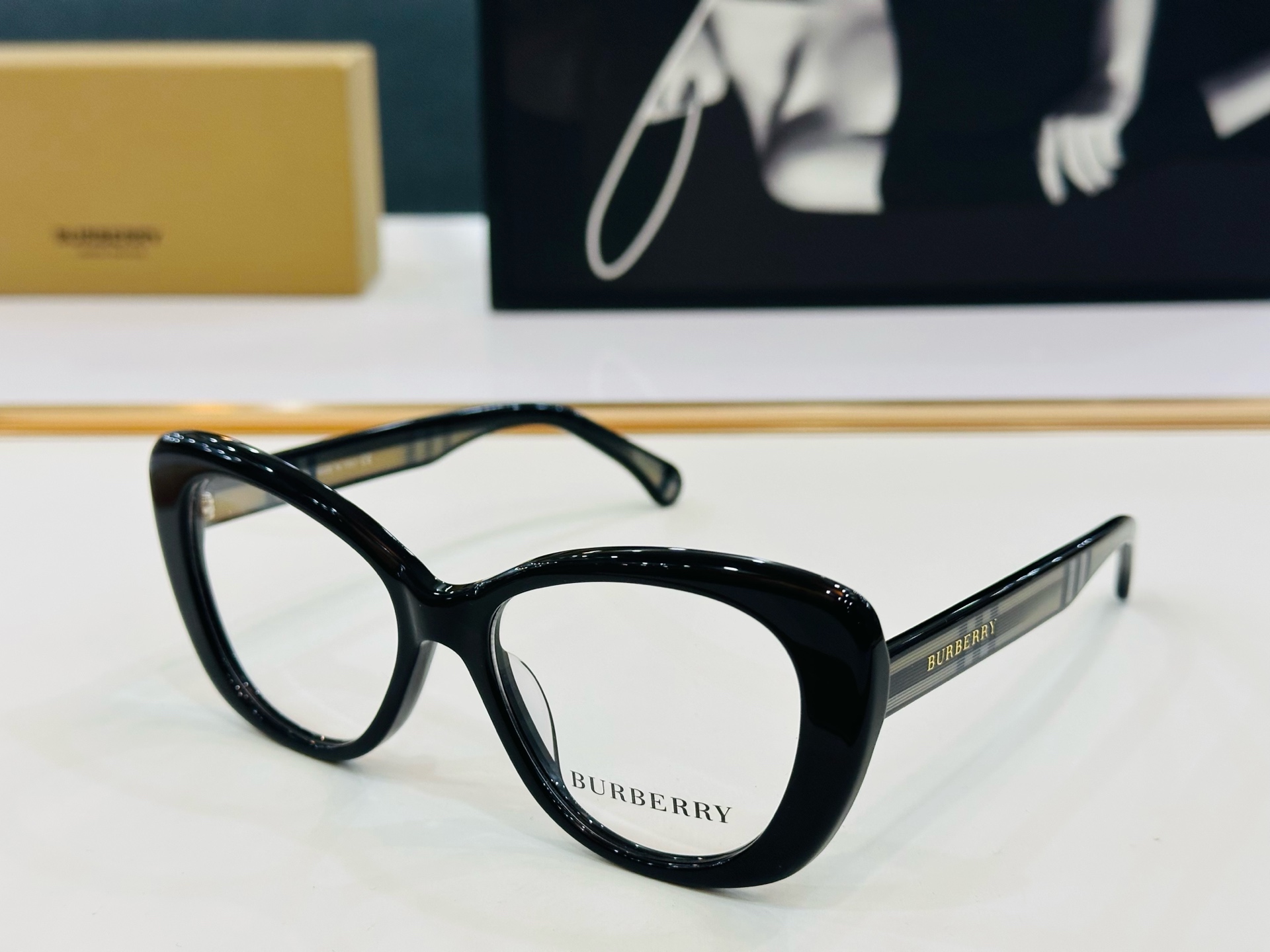 新款 BURBERR*🔻巴家 BE2473 百搭镜架Size：54口18-145 高品质 到货 🌲🌲🌲Z