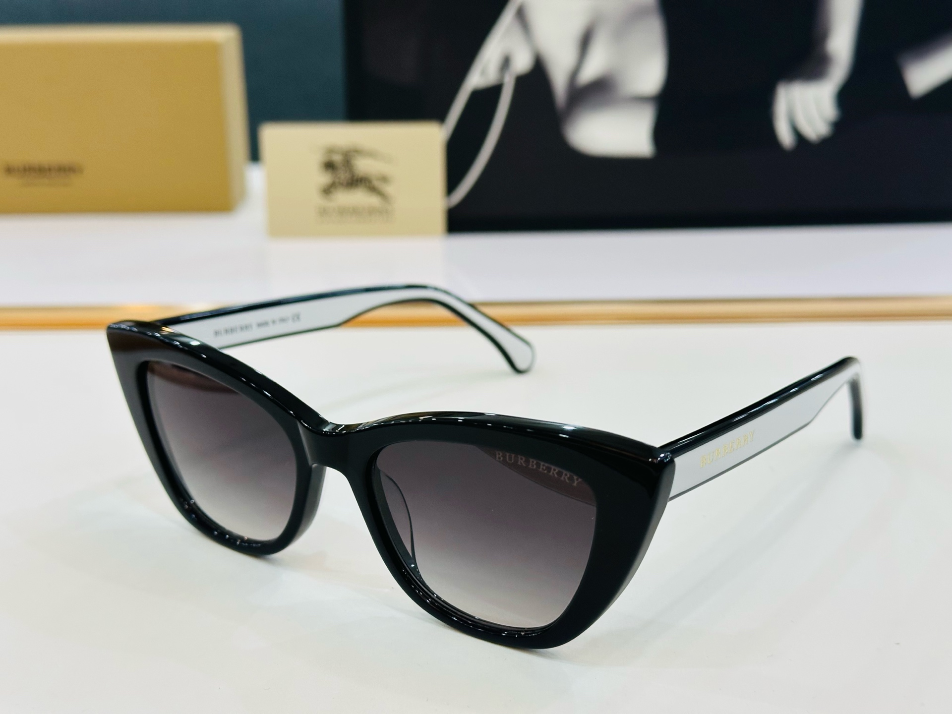 新款 BURBERR*🔻巴家 BE2472 百搭镜架Size：53口19-145 高品质 到货 🌲🌲🌲Z