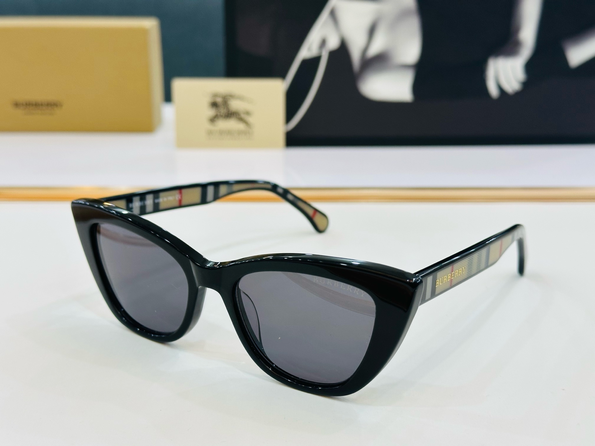 新款 BURBERR*🔻巴家 BE2472 百搭镜架Size：53口19-145 高品质 到货 🌲🌲🌲Z