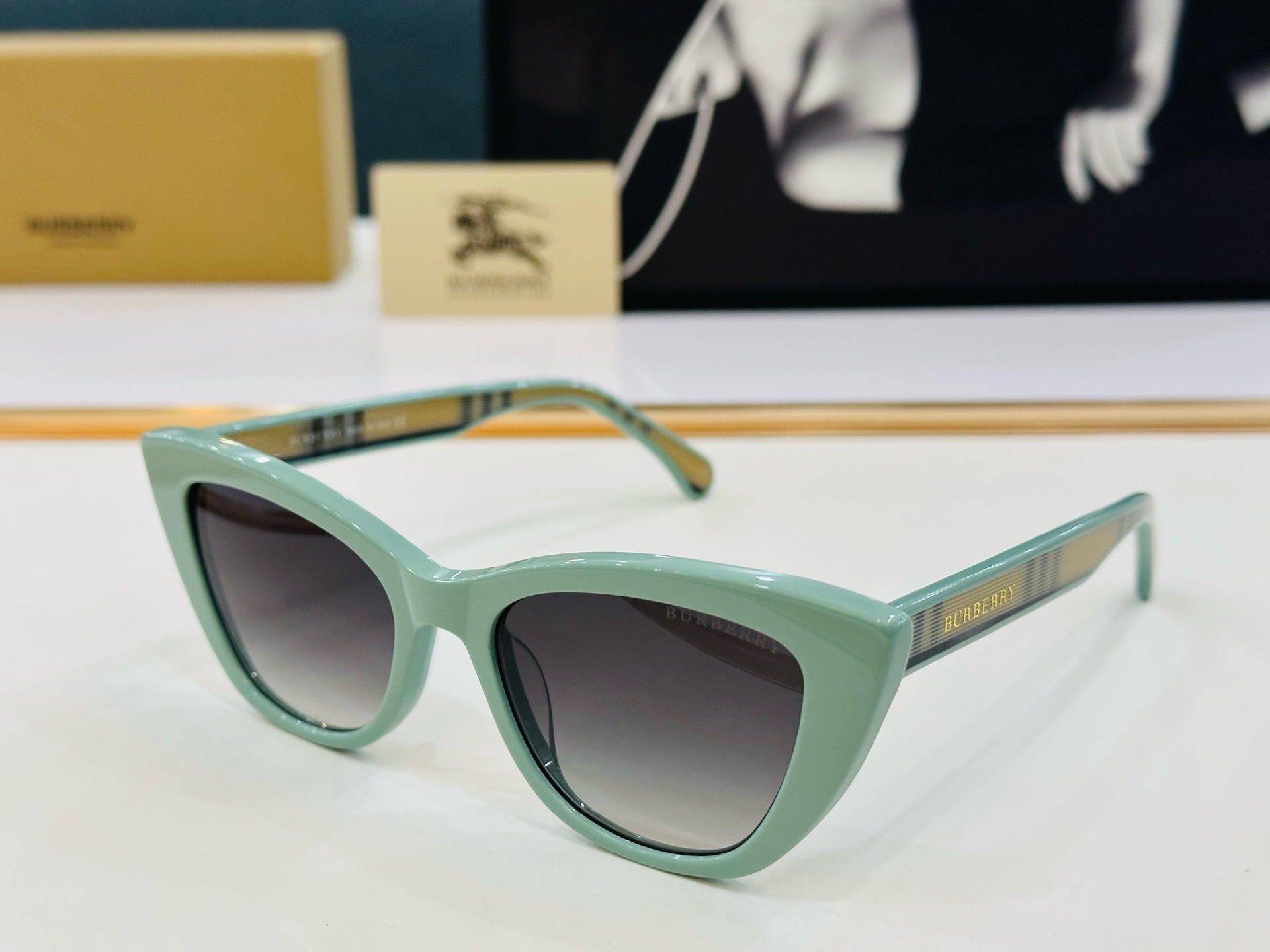 新款 BURBERR*🔻巴家 BE2472 百搭镜架Size：53口19-145 高品质 到货 🌲🌲🌲Z