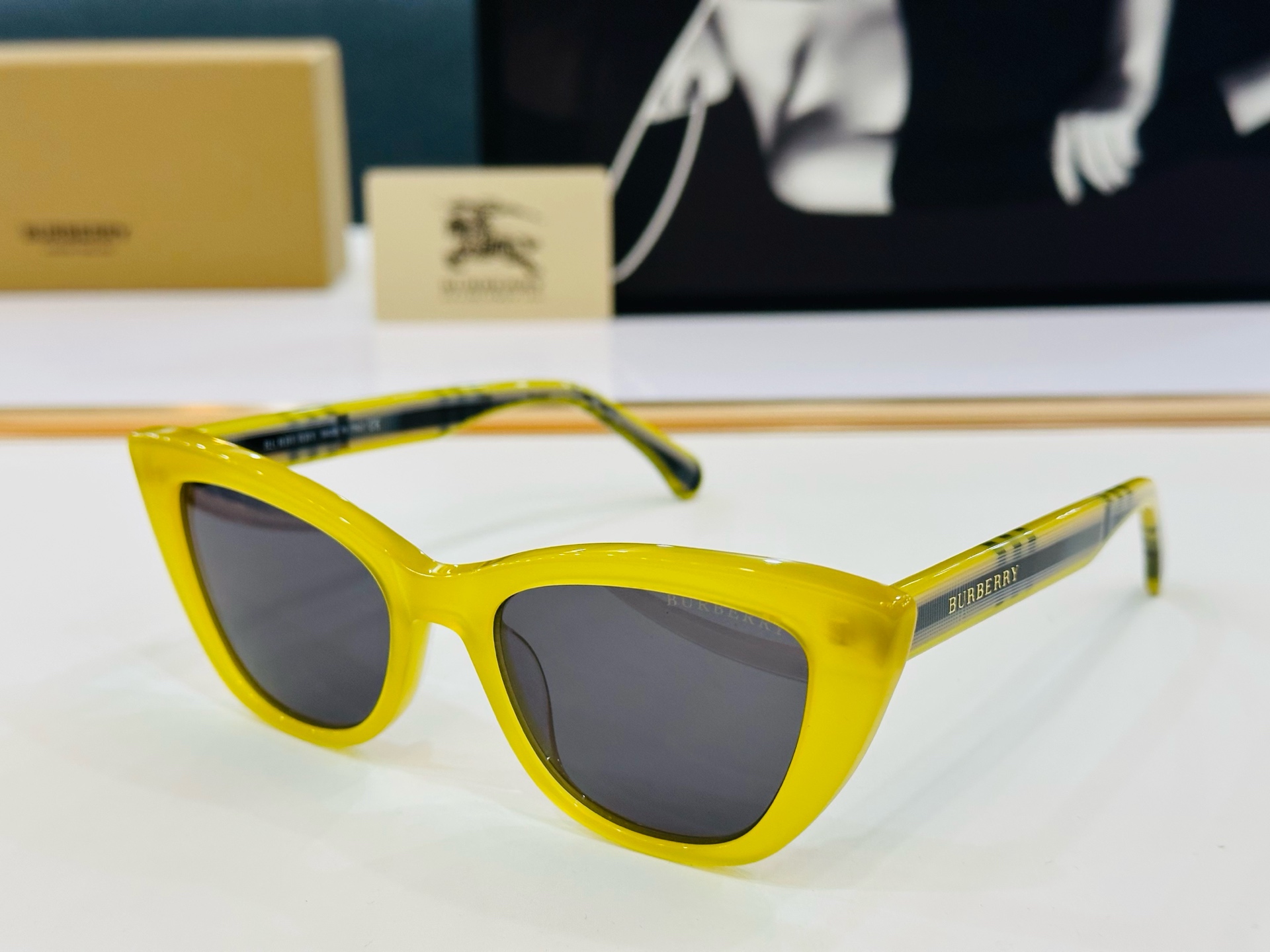新款 BURBERR*🔻巴家 BE2472 百搭镜架Size：53口19-145 高品质 到货 🌲🌲🌲Z