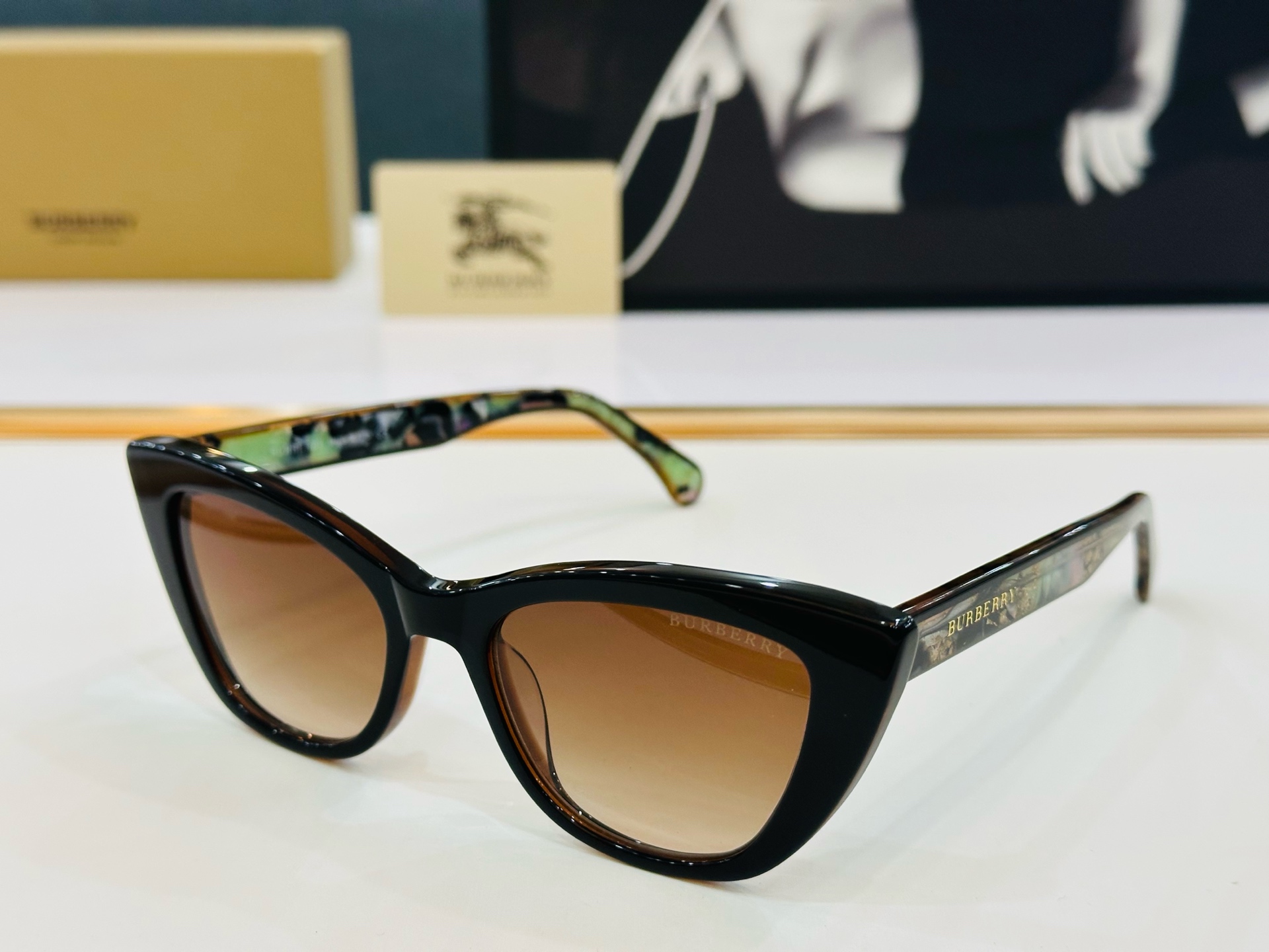 新款 BURBERR*🔻巴家 BE2472 百搭镜架Size：53口19-145 高品质 到货 🌲🌲🌲Z