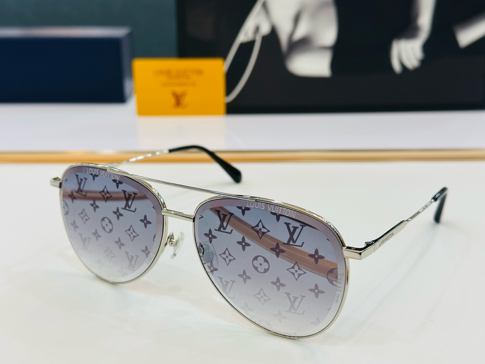 路易家 LOUIS *VUITON 原单高品质 Model Z2625U 高端货 Size：62口15-