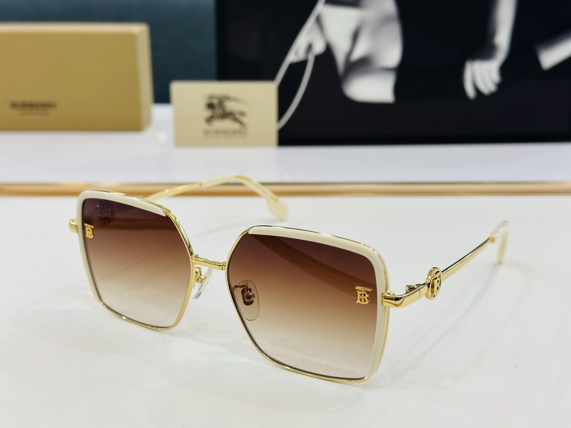 网红款 巴家 Burberry BE3128  单品搭配利器‼TB标字母现世 随便搭配都时髦❤size：