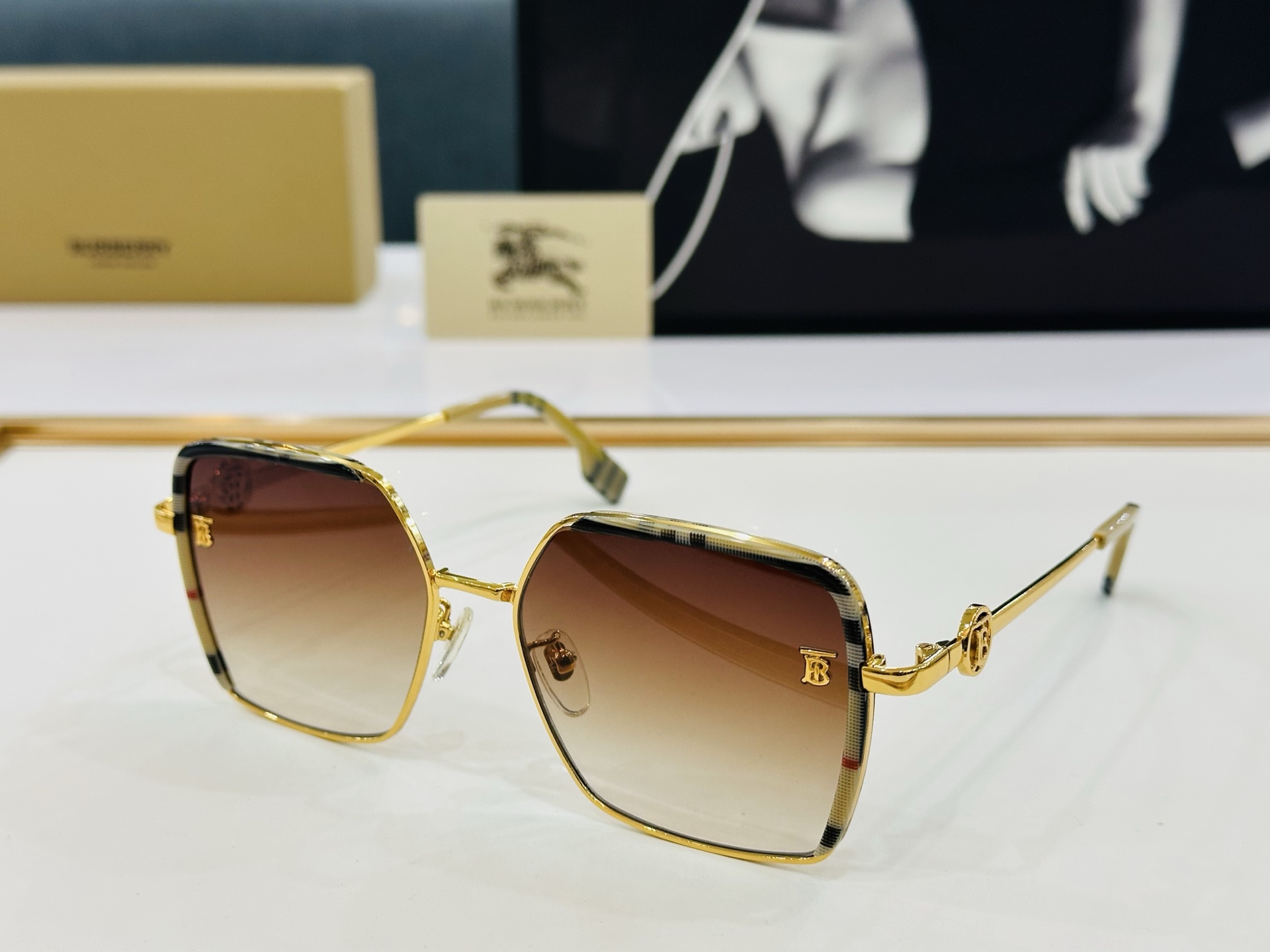 网红款 巴家 Burberry BE3128  单品搭配利器‼TB标字母现世 随便搭配都时髦❤size：
