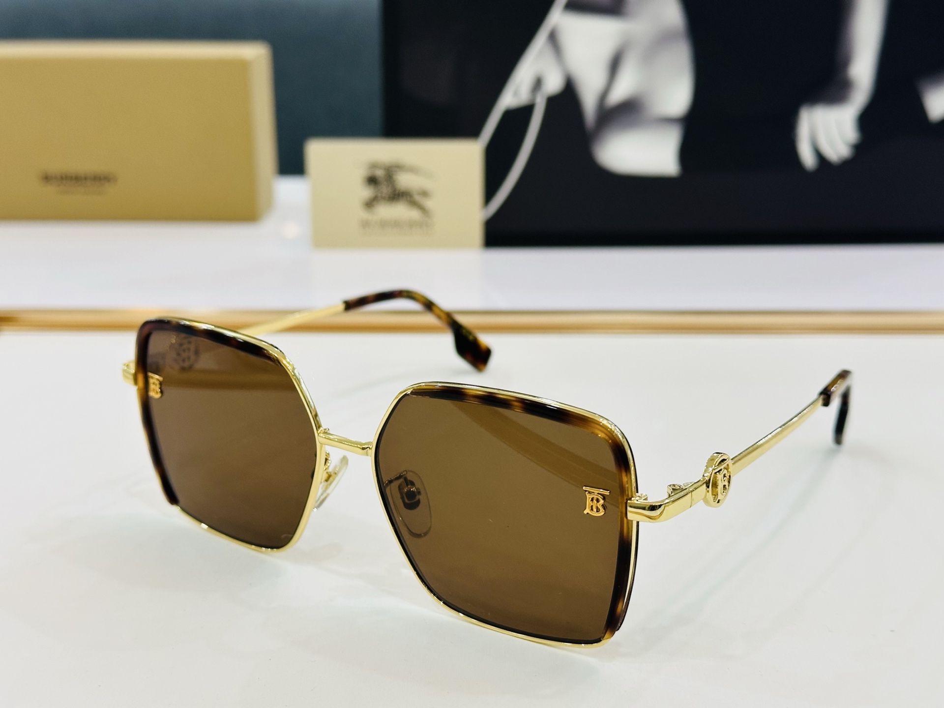 网红款 巴家 Burberry BE3128  单品搭配利器‼TB标字母现世 随便搭配都时髦❤size：