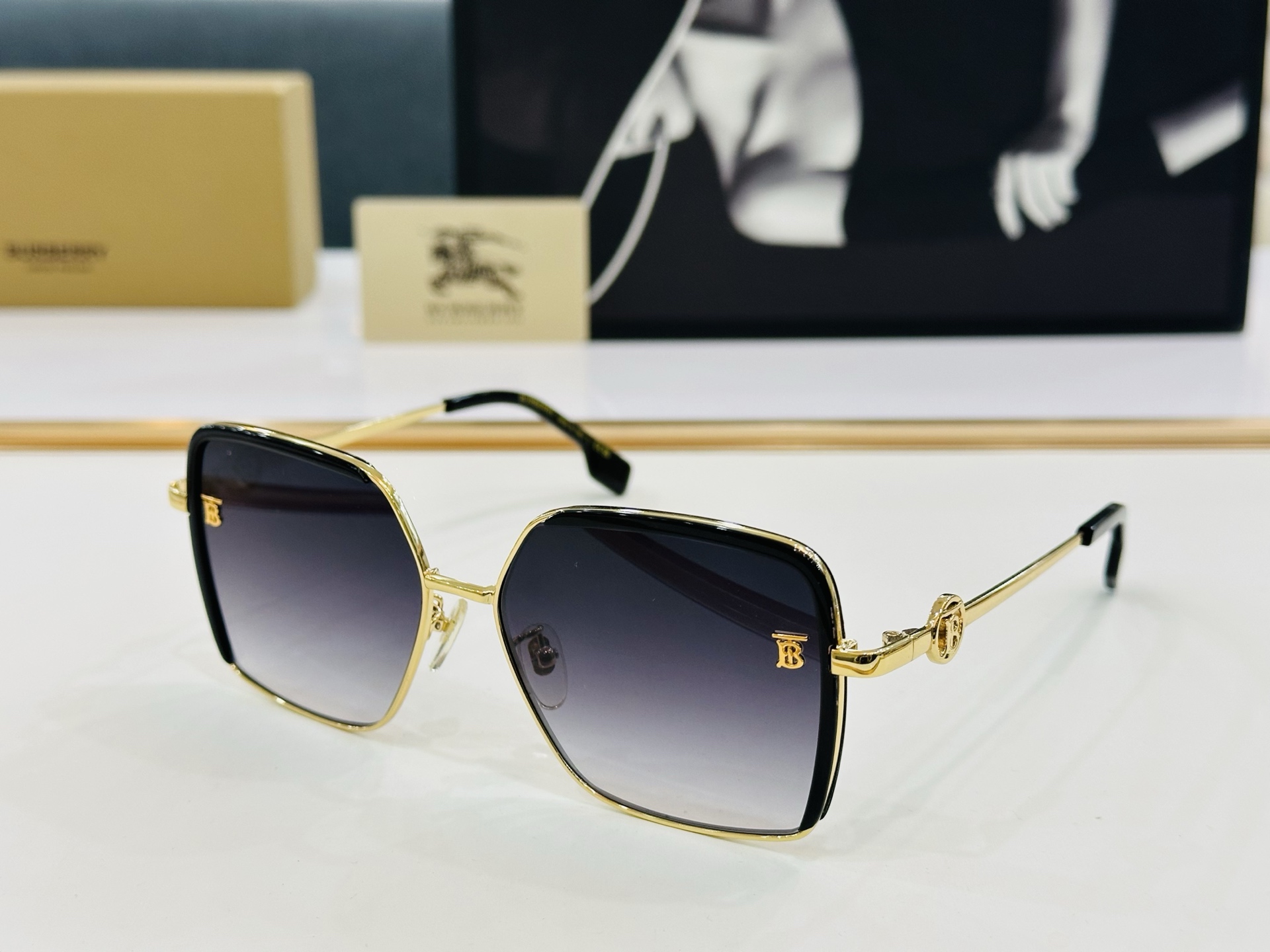 网红款 巴家 Burberry BE3128  单品搭配利器‼TB标字母现世 随便搭配都时髦❤size：