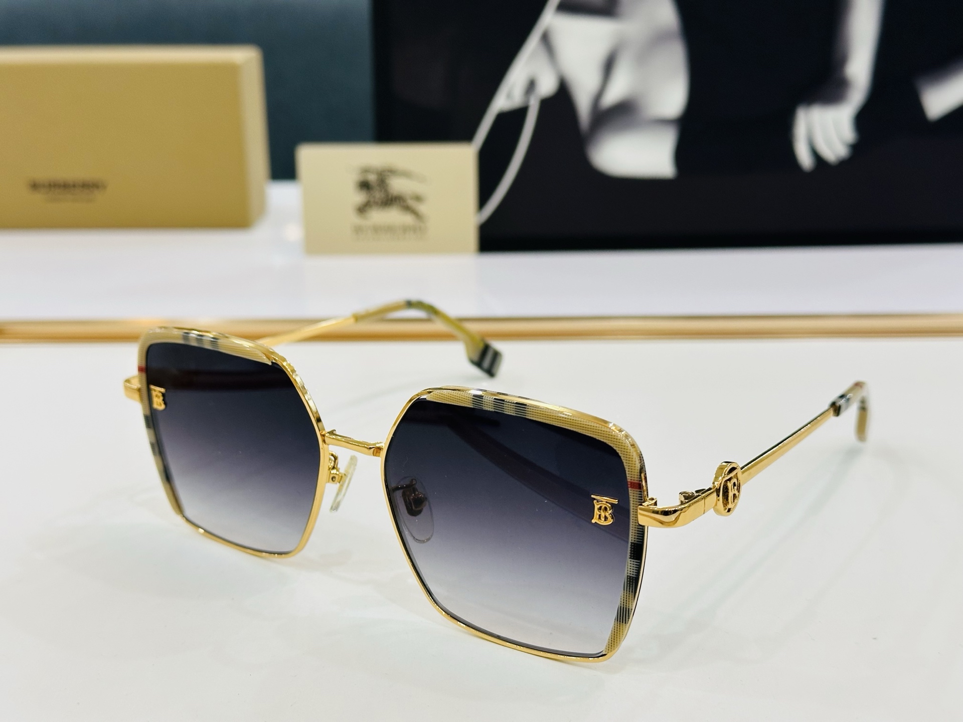 网红款 巴家 Burberry BE3128  单品搭配利器‼TB标字母现世 随便搭配都时髦❤size：