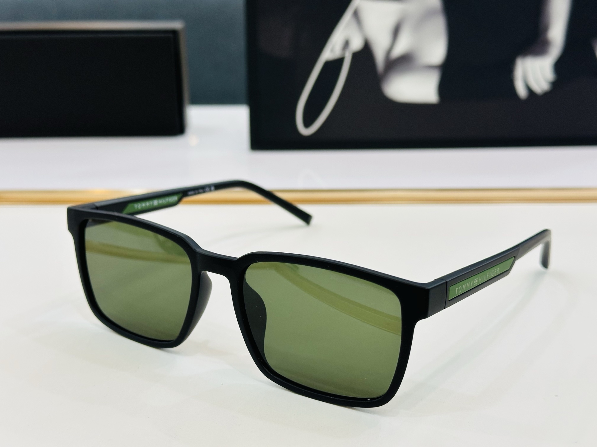 官网同步发售TOMMY HILFIGER 板材框 TX SIZE：56口19-145 Z简单大气 太阳镜