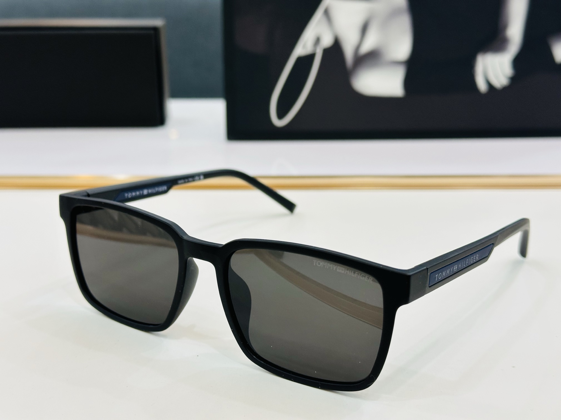官网同步发售TOMMY HILFIGER 板材框 TX SIZE：56口19-145 Z简单大气 太阳镜