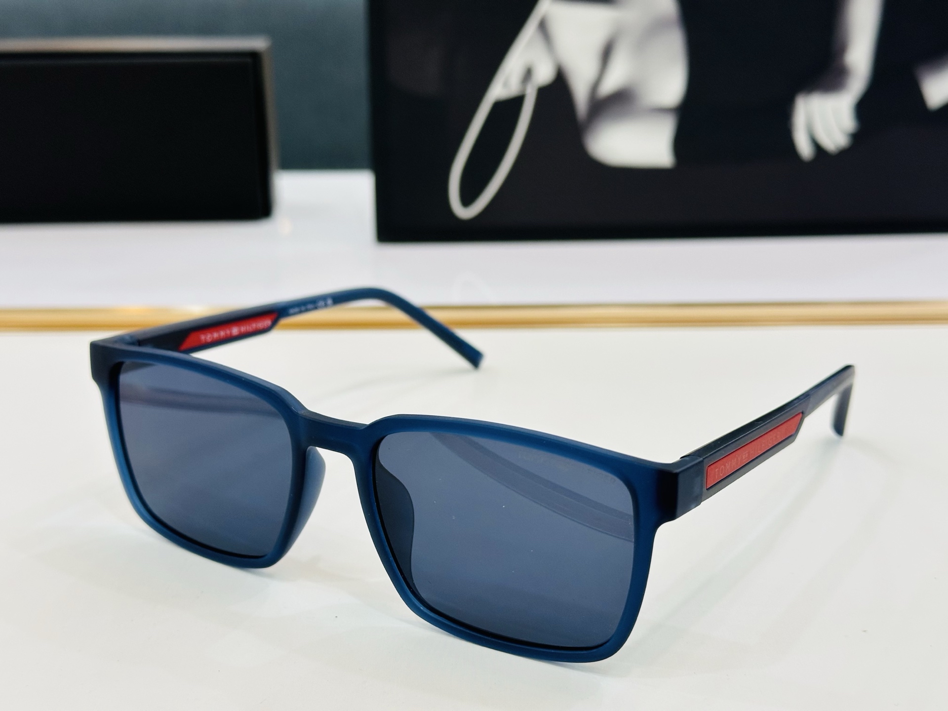 官网同步发售TOMMY HILFIGER 板材框 TX SIZE：56口19-145 Z简单大气 太阳镜