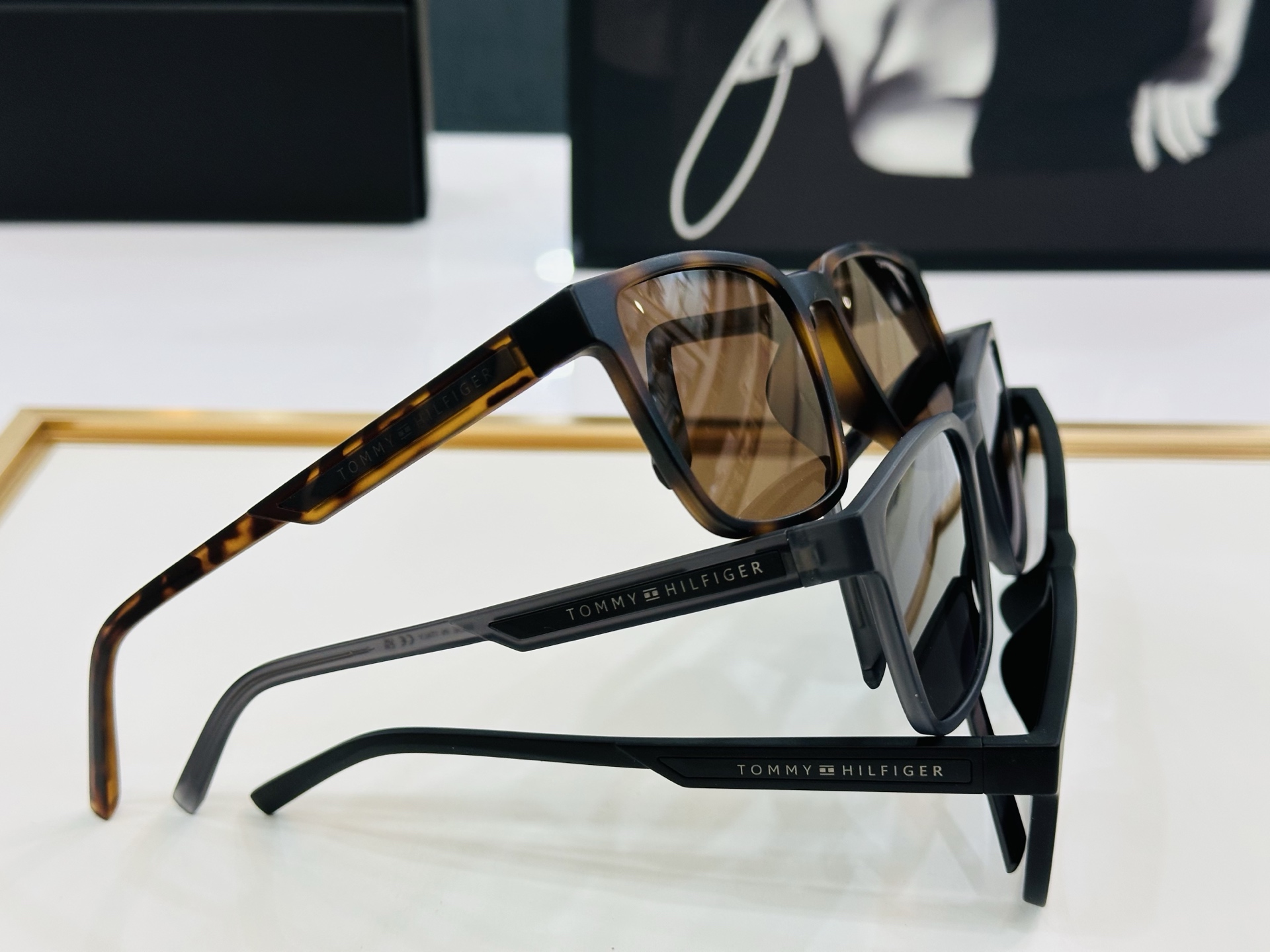 官网同步发售TOMMY HILFIGER 板材框 TX SIZE：56口19-145 Z简单大气 太阳镜