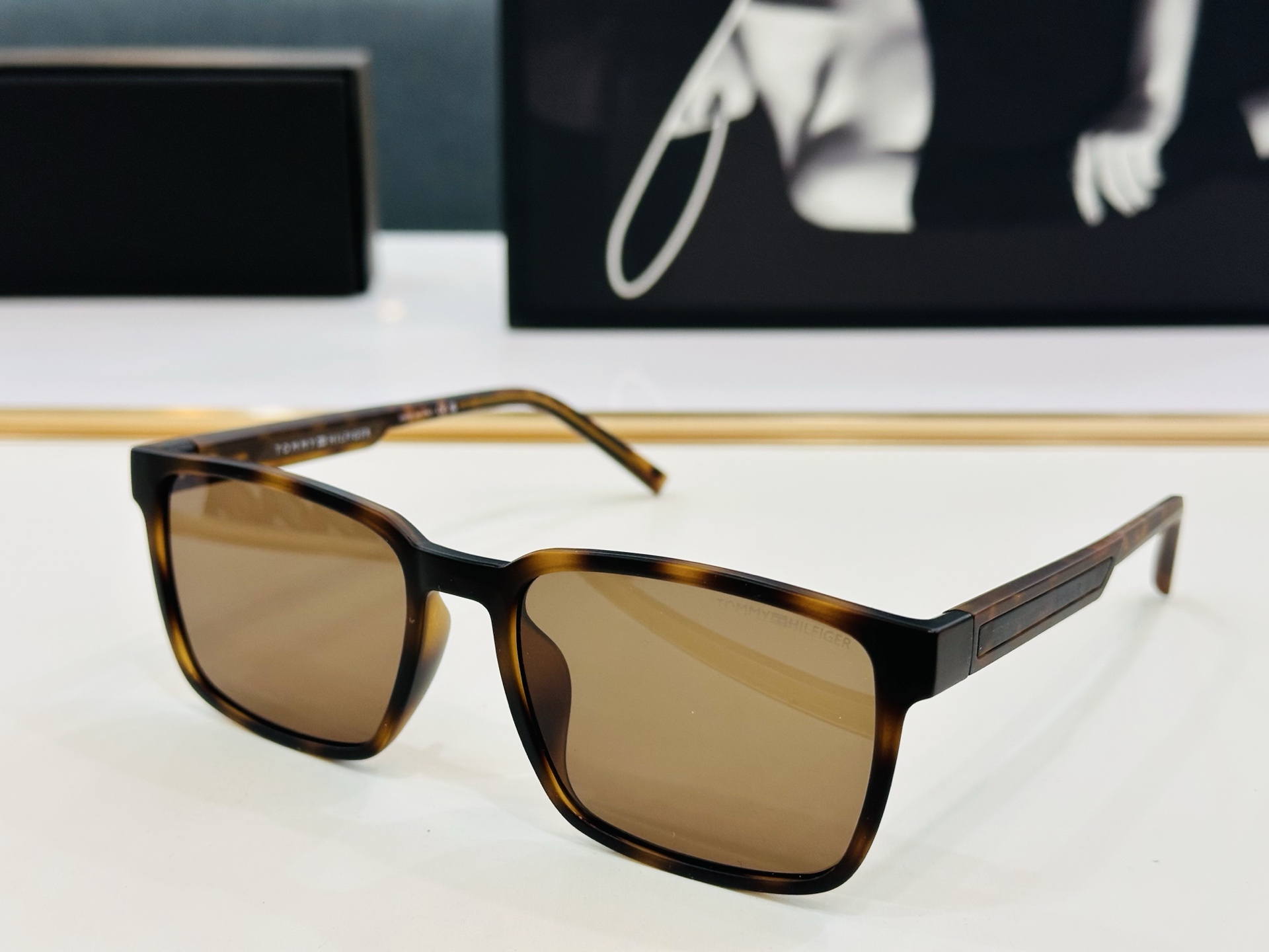 官网同步发售TOMMY HILFIGER 板材框 TX SIZE：56口19-145 Z简单大气 太阳镜